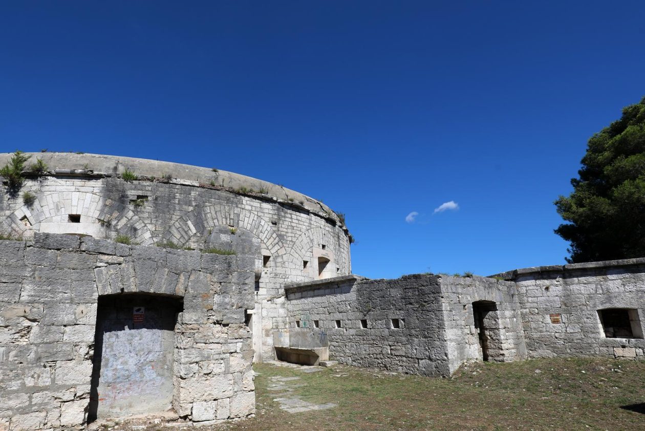 Utvrda San Giorgio otvorila vrata svojim posjetiteljima Utvrda San Giorgio otvorila vrata svojim posjetiteljima
