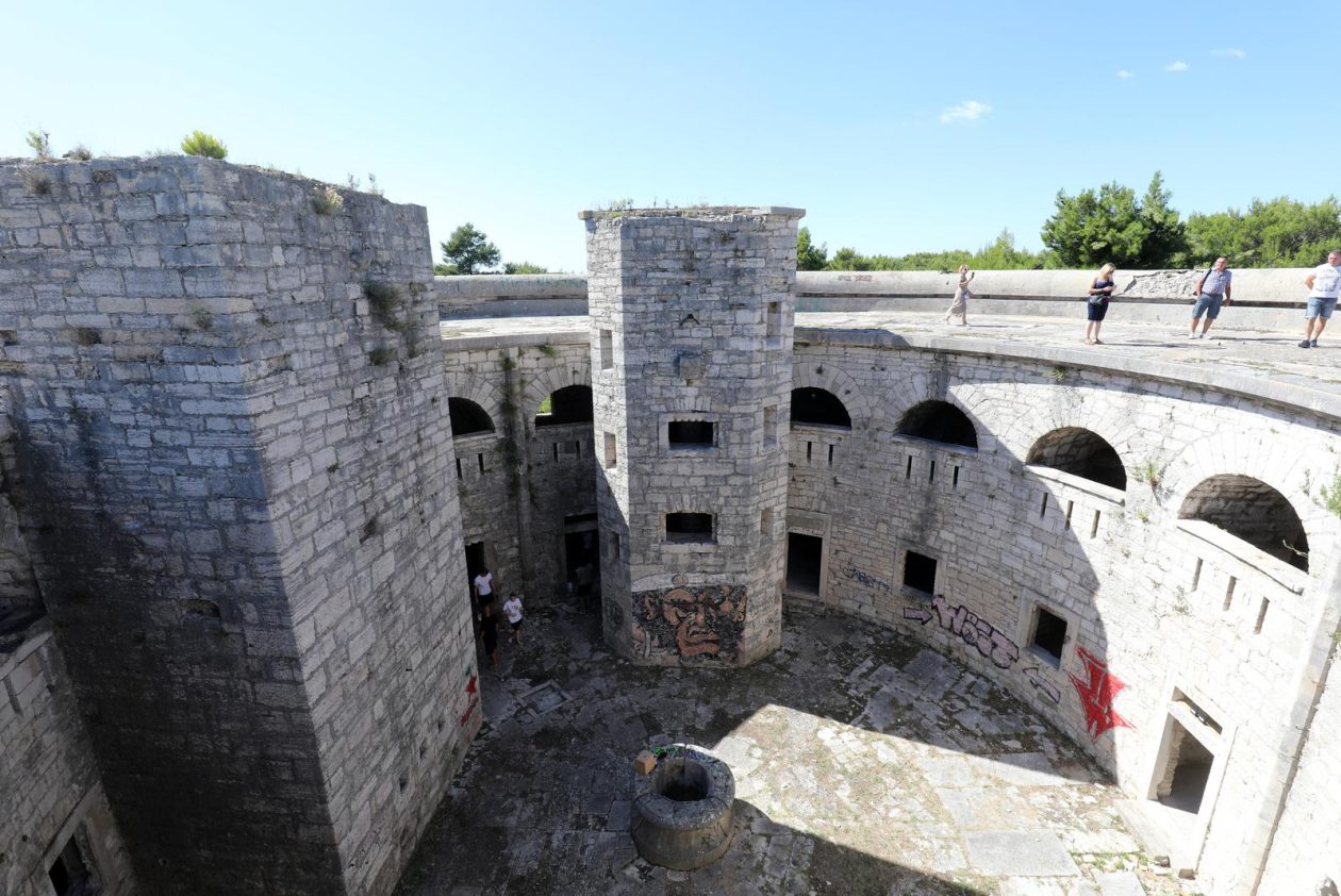 Utvrda San Giorgio otvorila vrata svojim posjetiteljima Utvrda San Giorgio otvorila vrata svojim posjetiteljima