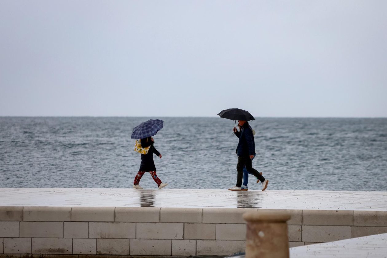 Zadar: Kišna nedjelja u centru grada