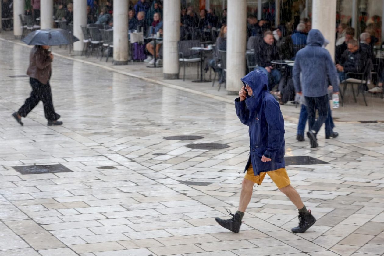 Zadar: Kišna nedjelja u centru grada