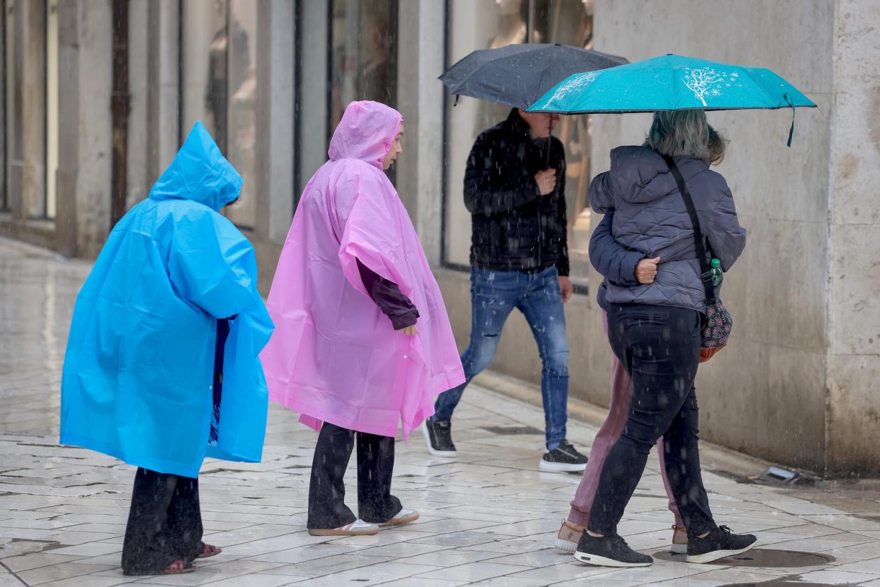 Zadar: Kišna nedjelja u centru grada