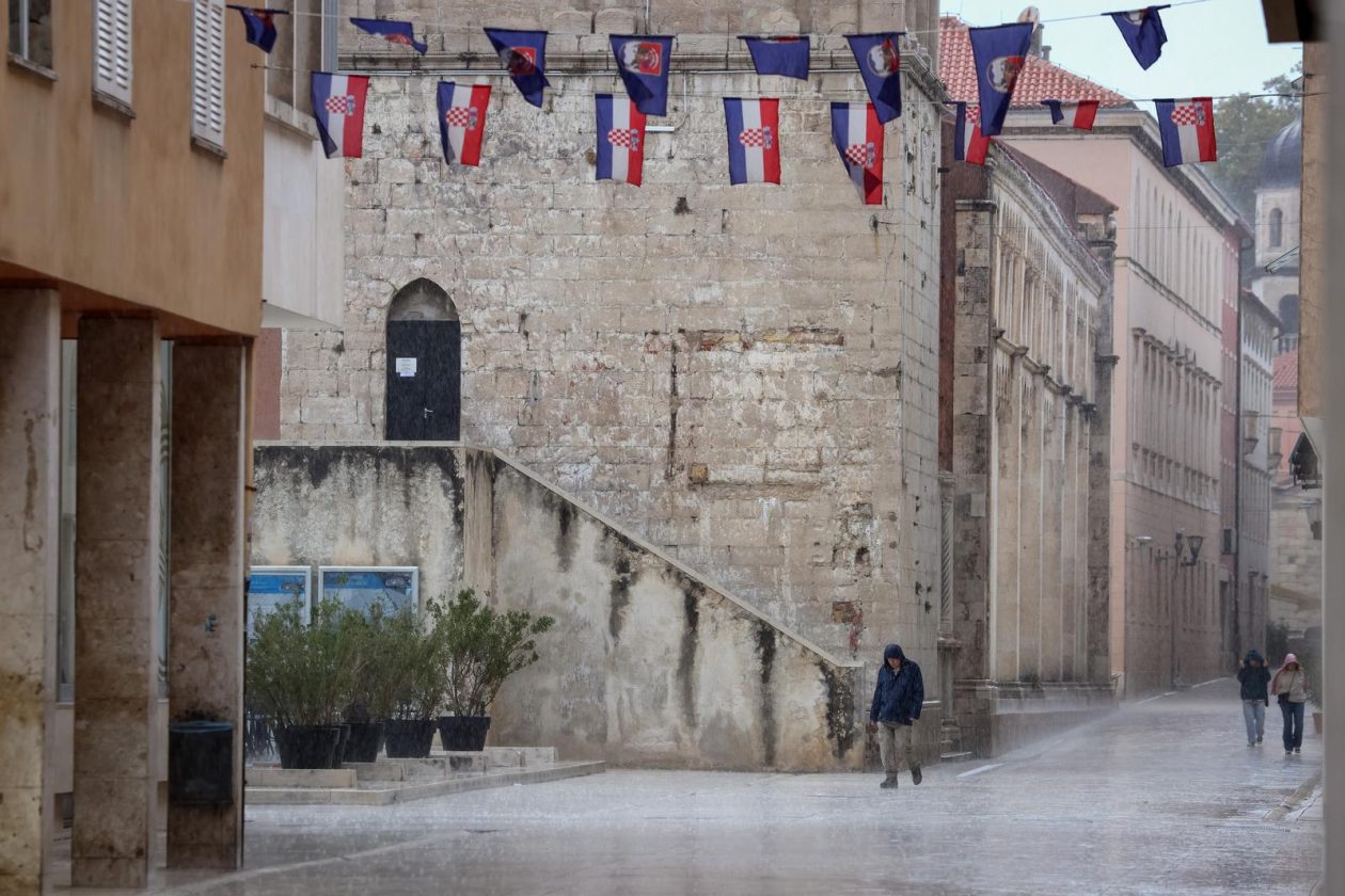 Zadar: Kišna nedjelja u centru grada