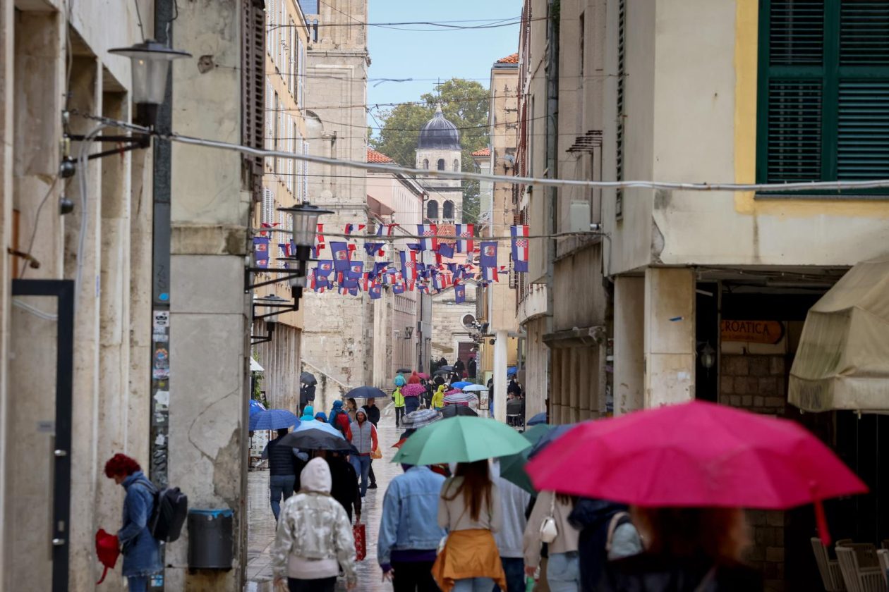 Zadar: Kišna nedjelja u centru grada