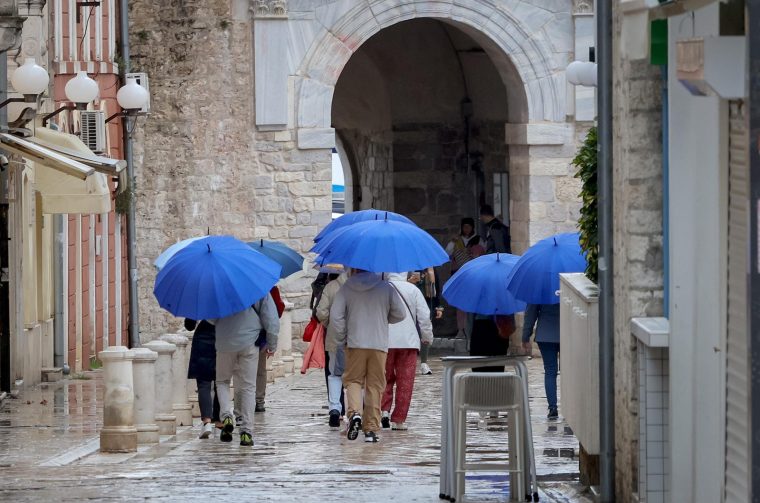 Zadar: Kišna nedjelja u centru grada