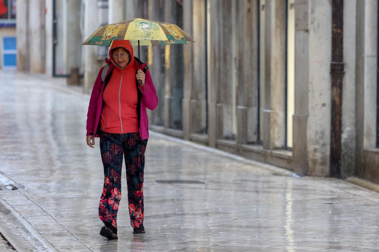 Zadar: Kišna nedjelja u centru grada