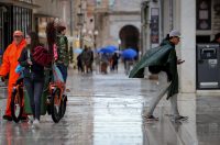 Zadar: Kišna nedjelja u centru grada