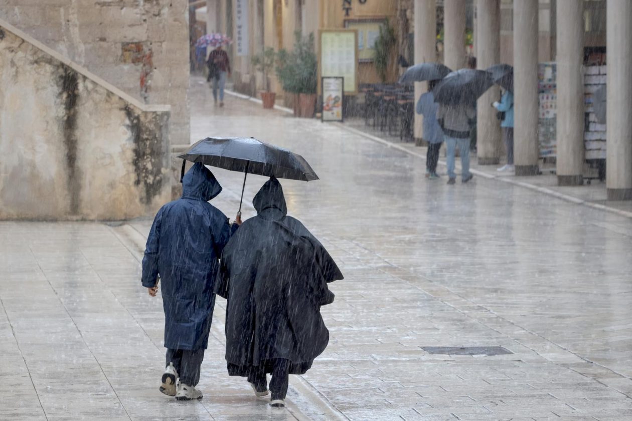 Zadar: Kišna nedjelja u centru grada