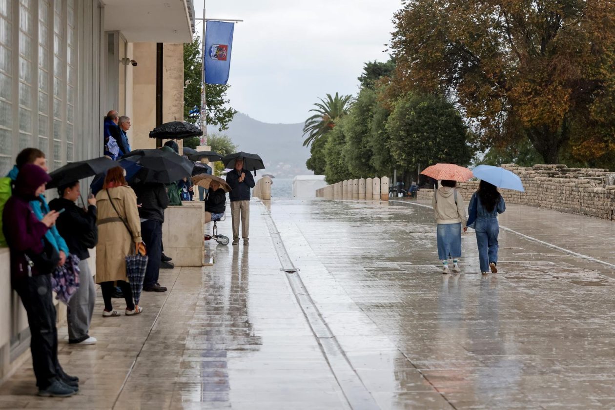 Zadar: Kišna nedjelja u centru grada