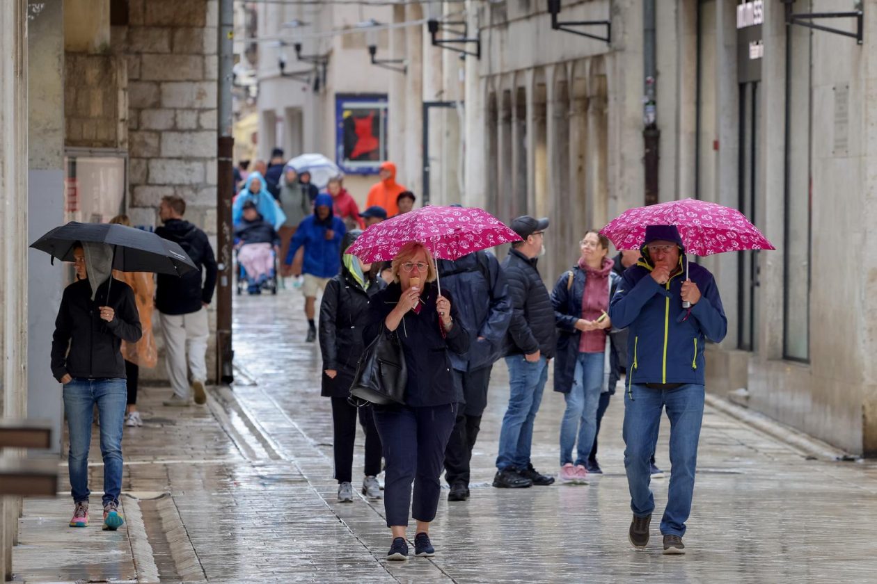Zadar: Kišna nedjelja u centru grada