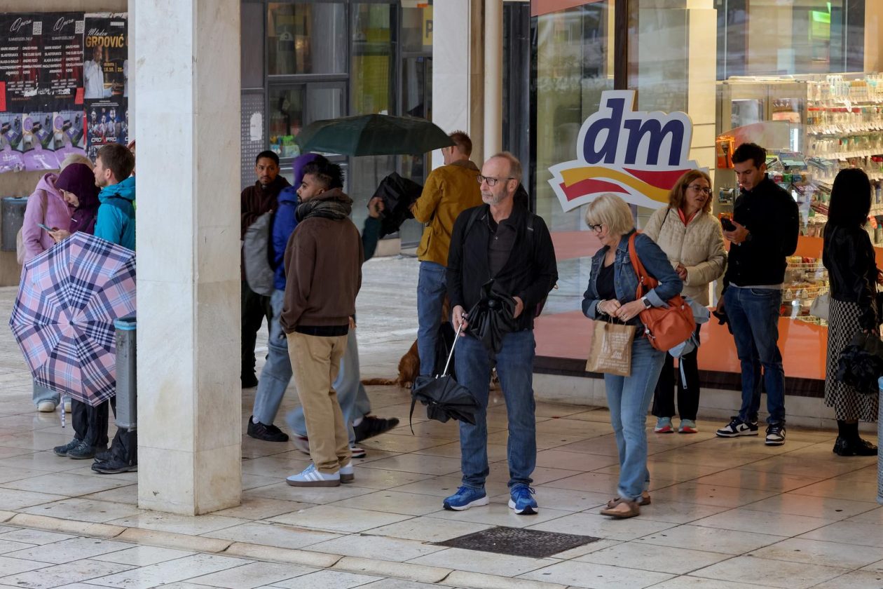 Zadar: Kišna nedjelja u centru grada