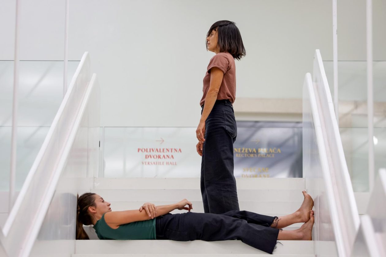 Vertikalne plesne instalacije u prostorima II Palače Vertikalne plesne instalacije u prostorima II Palače