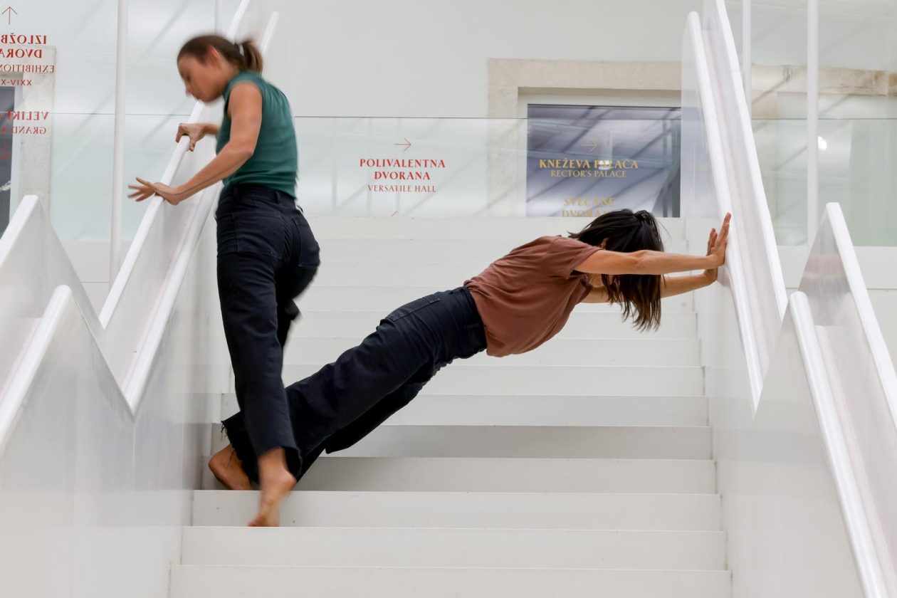 Vertikalne plesne instalacije u prostorima II Palače Vertikalne plesne instalacije u prostorima II Palače