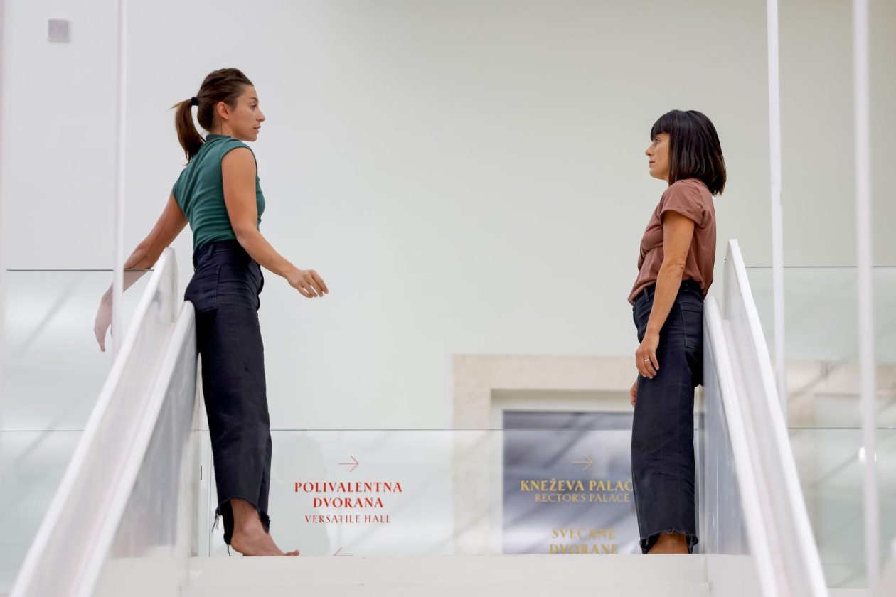 Vertikalne plesne instalacije u prostorima II Palače Vertikalne plesne instalacije u prostorima II Palače