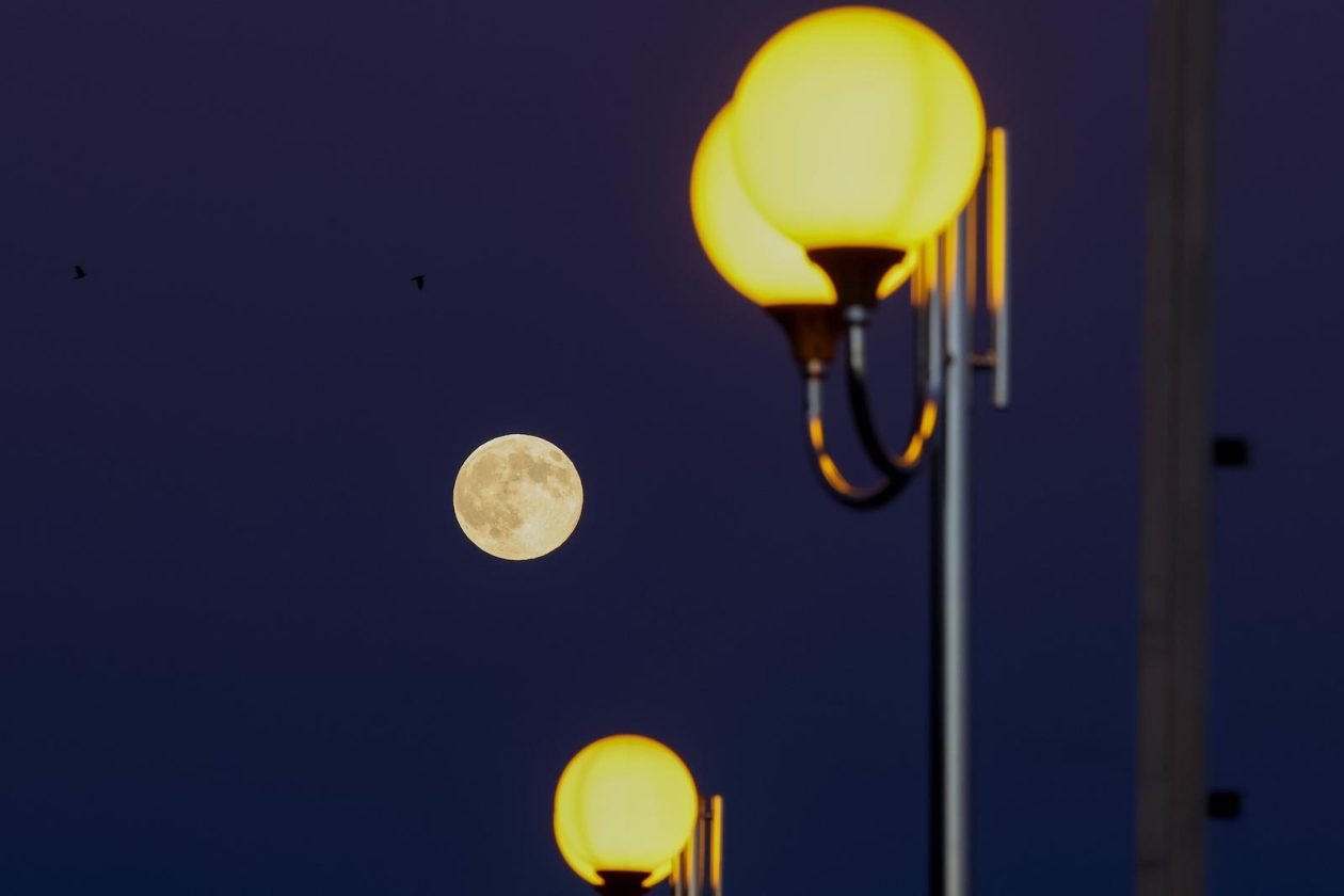 Izlazak punog mjeseca nad Zadrom