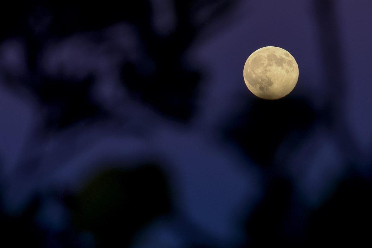 Izlazak punog mjeseca nad Zadrom