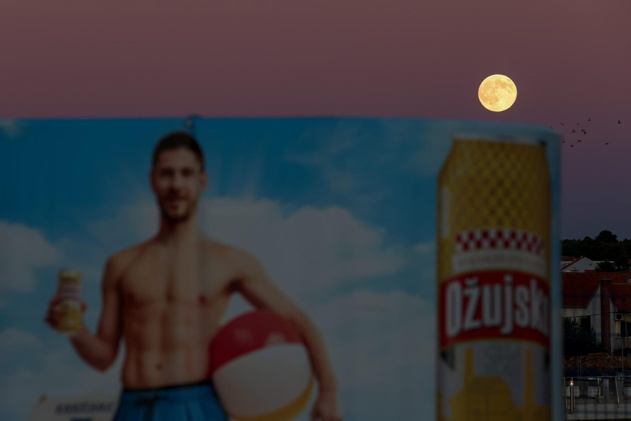 Izlazak punog mjeseca nad Zadrom