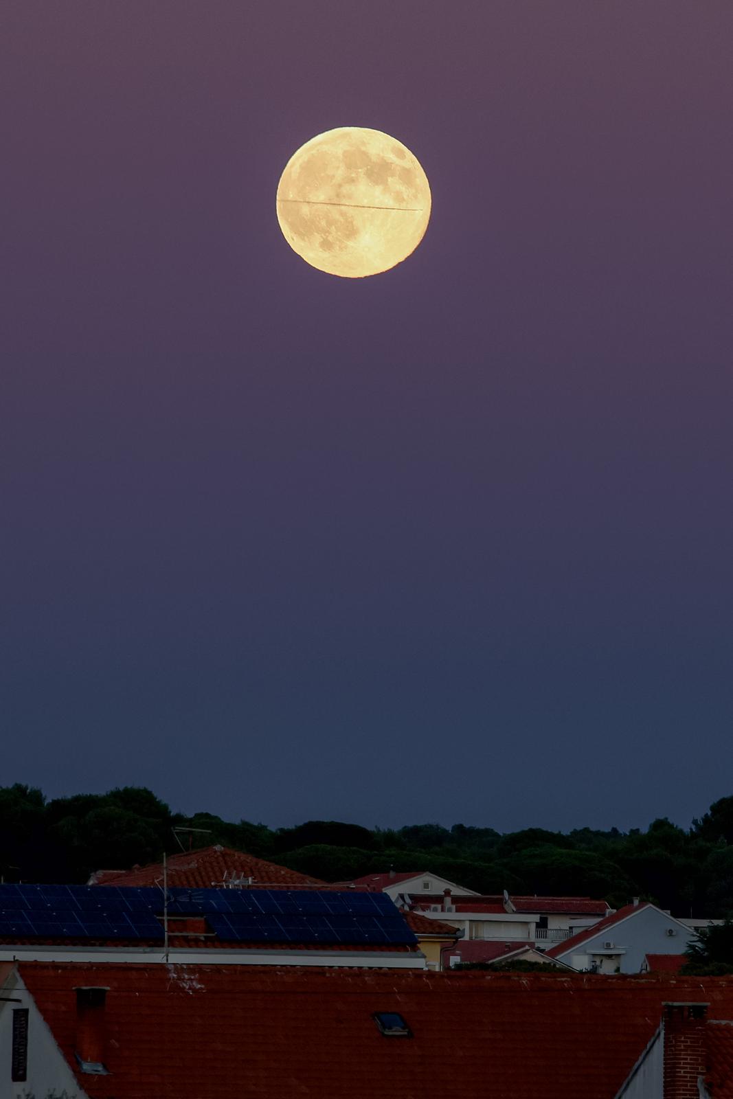 Izlazak punog mjeseca nad Zadrom