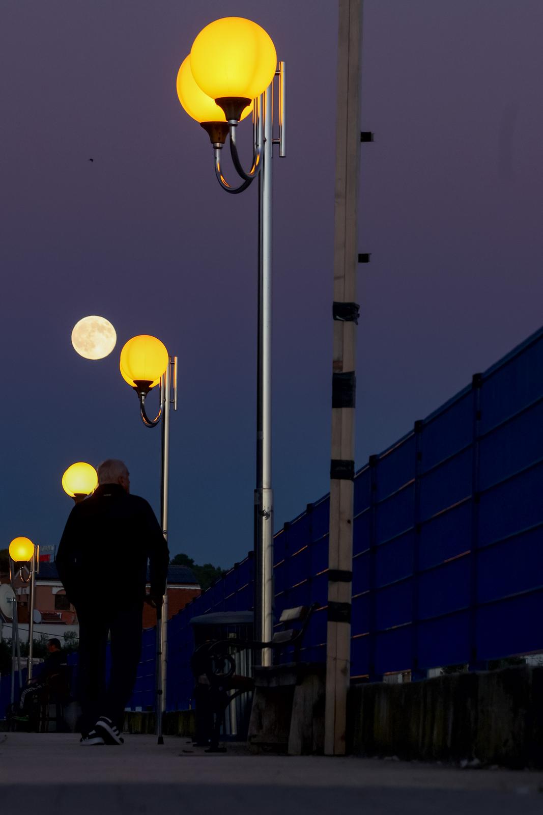 Izlazak punog mjeseca nad Zadrom