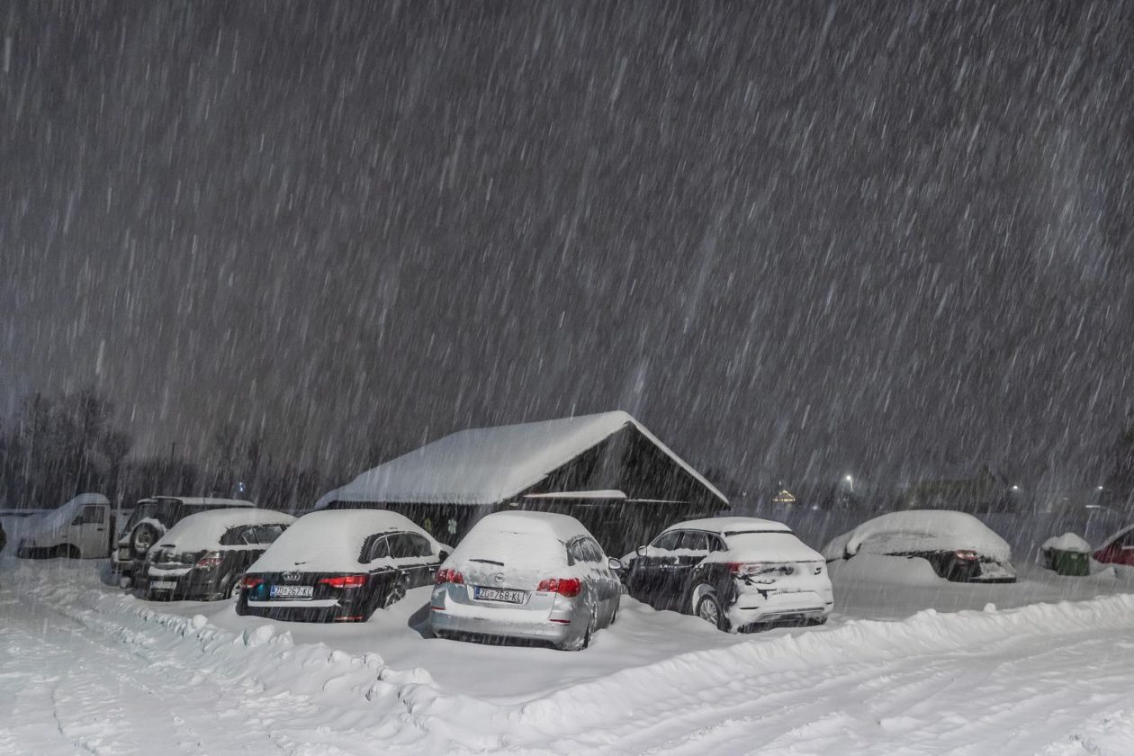 Snježni ugođaj u Gračacu