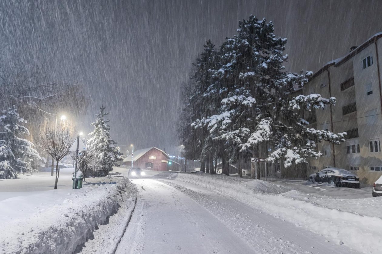 Snježni ugođaj u Gračacu