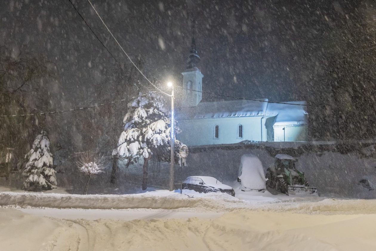 Snježni ugođaj u Gračacu
