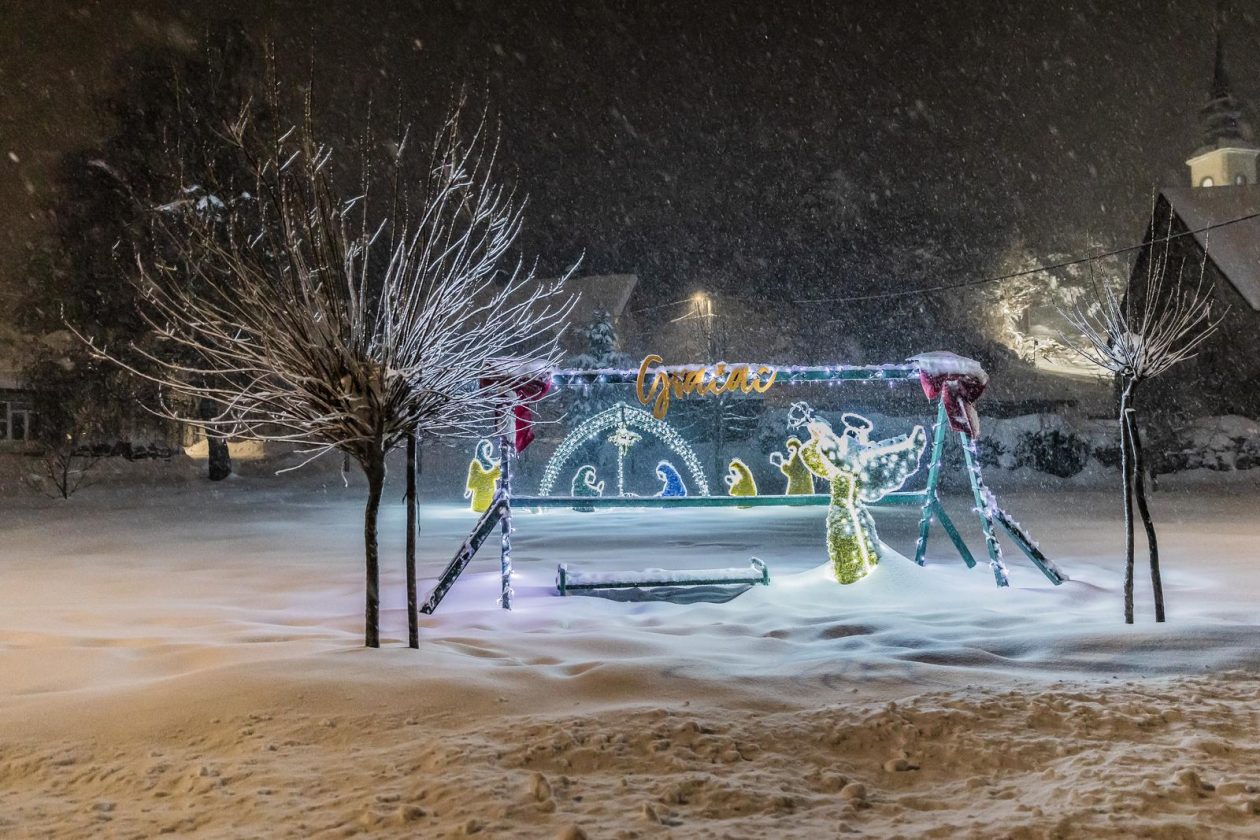 Snježni ugođaj u Gračacu