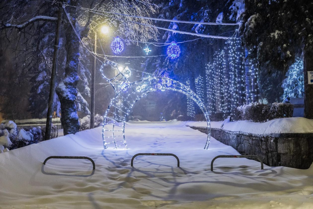 Snježni ugođaj u Gračacu