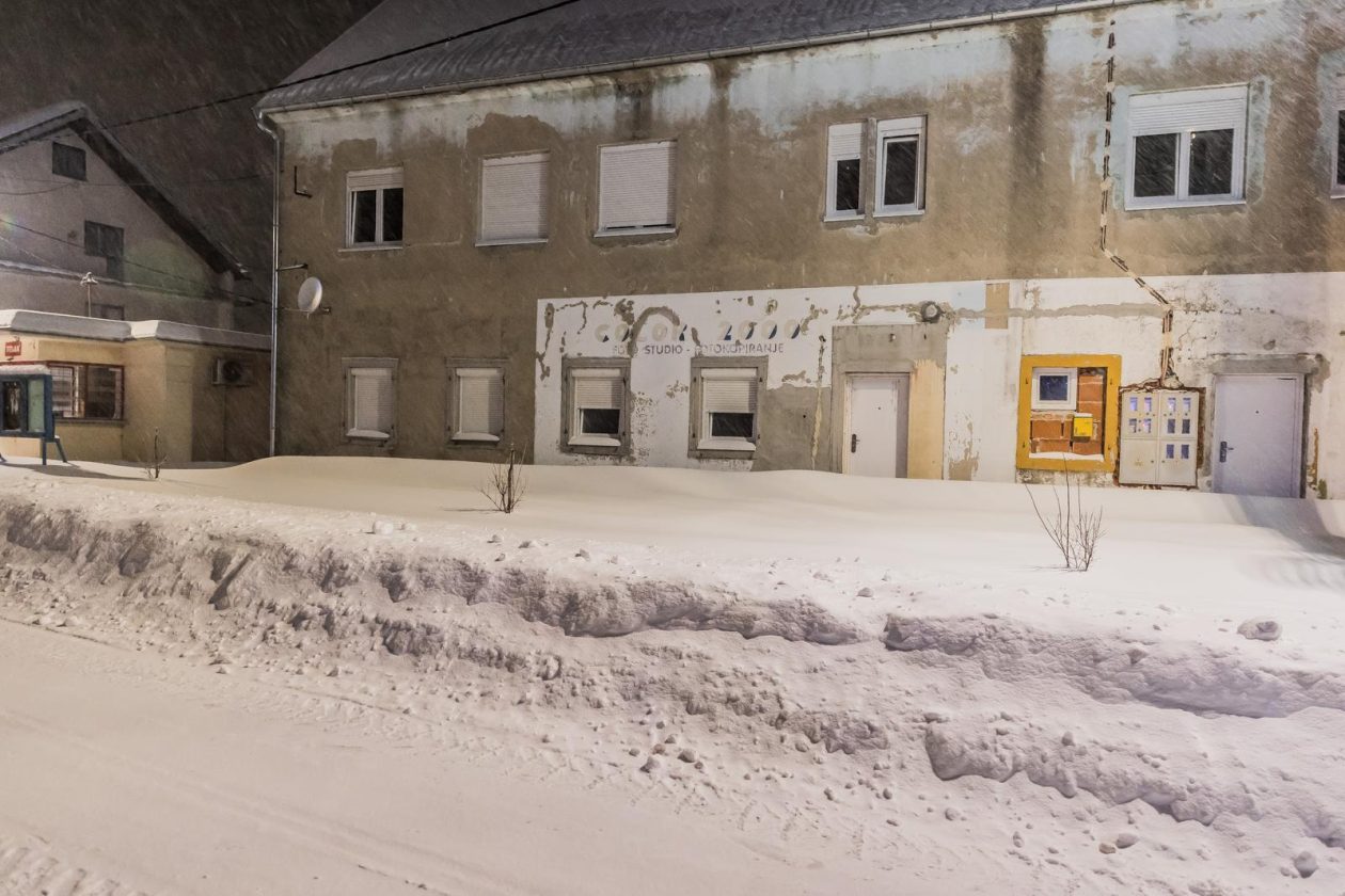 Snježni ugođaj u Gračacu