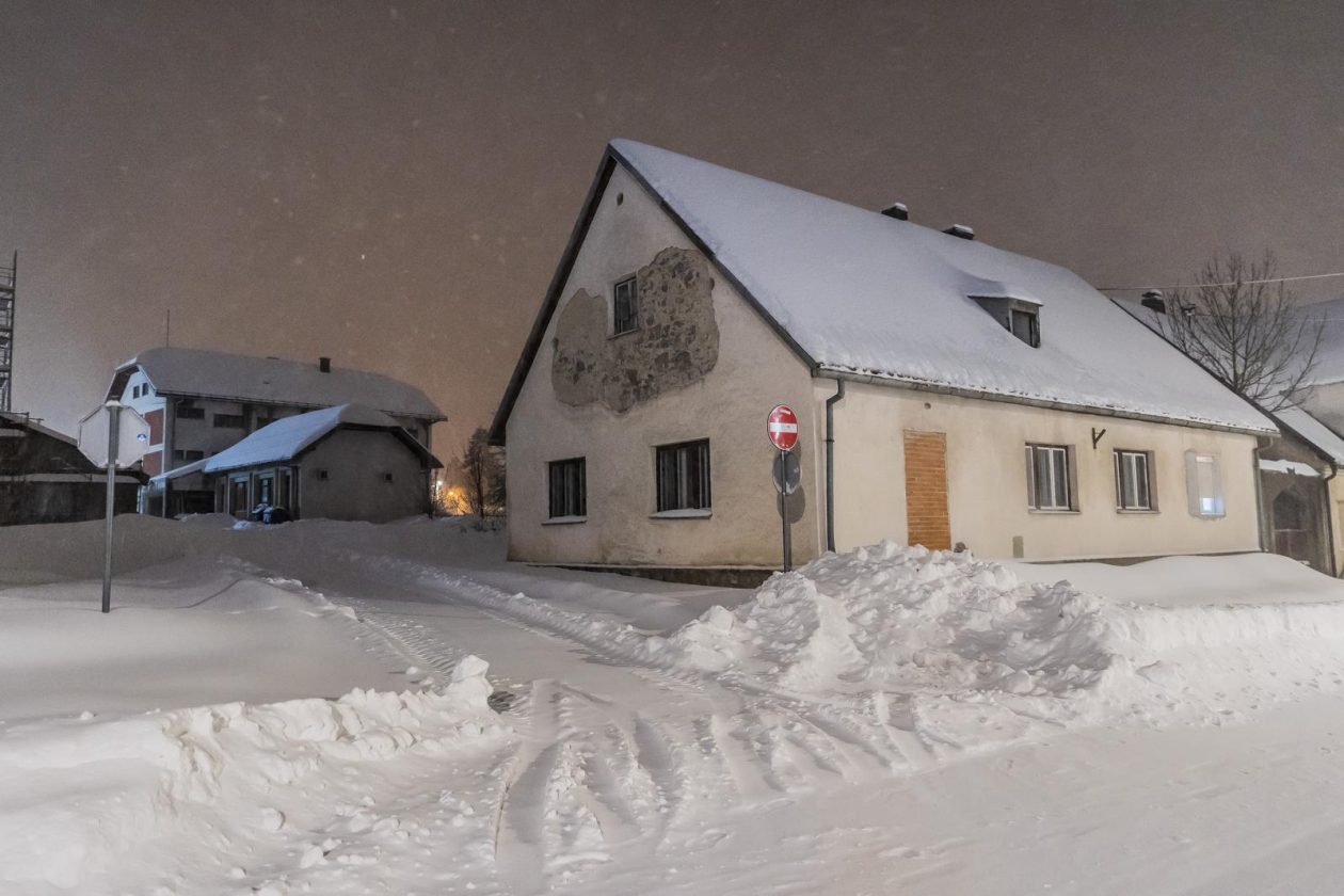 Snježni ugođaj u Gračacu