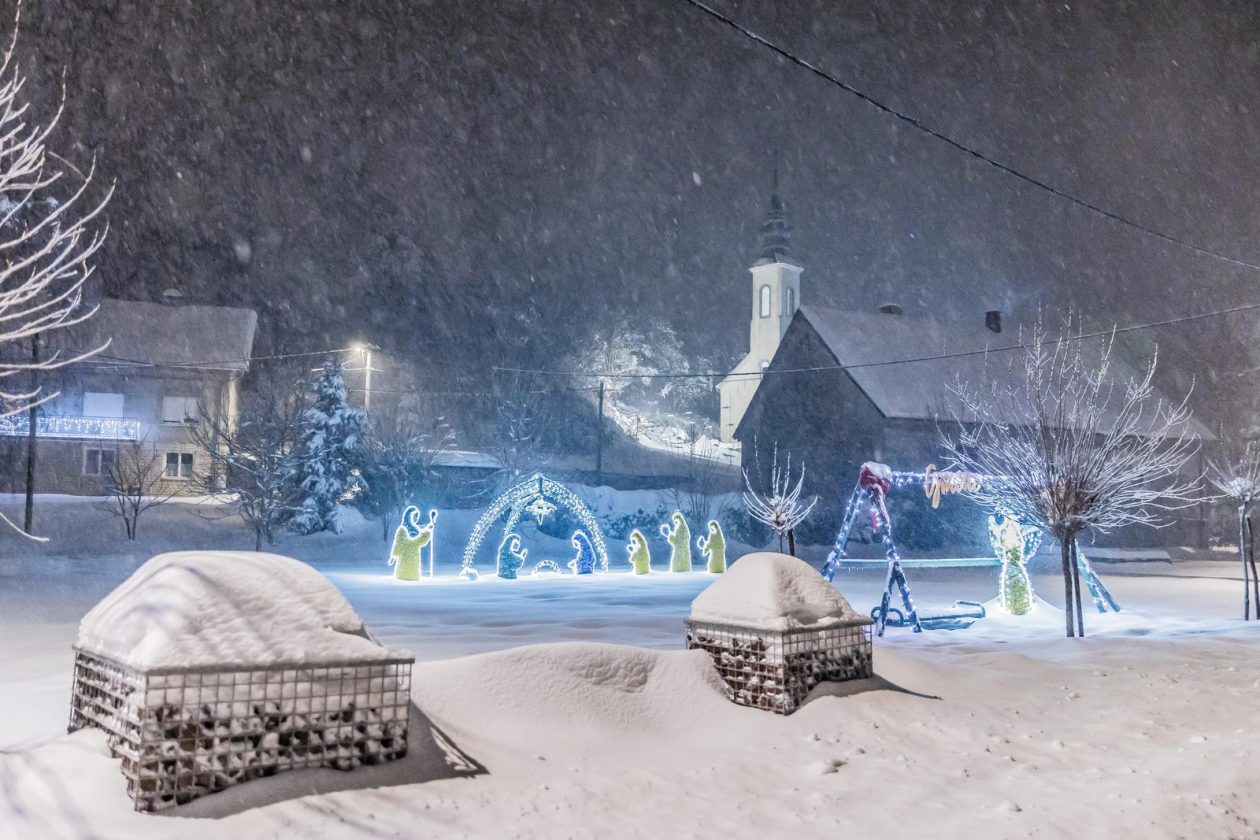 Snježni ugođaj u Gračacu