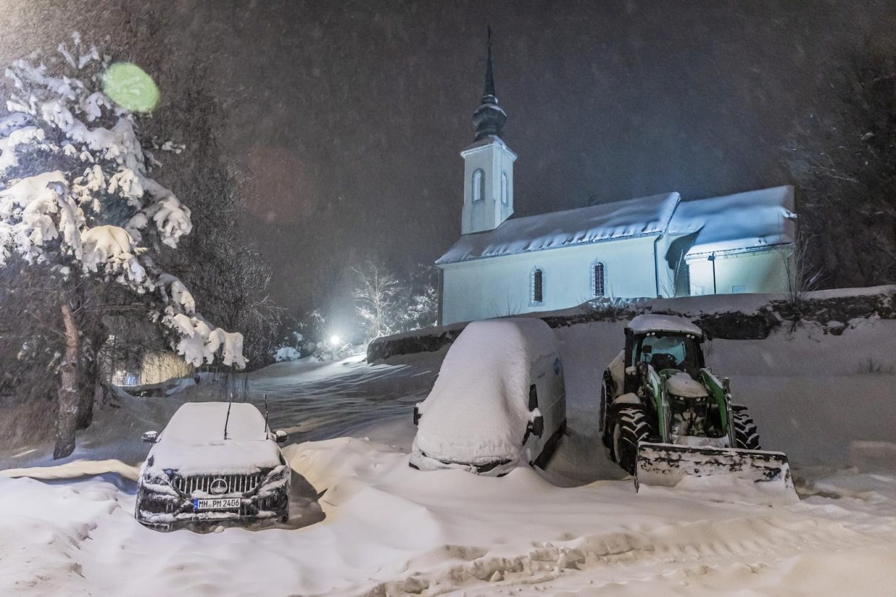 Snježni ugođaj u Gračacu