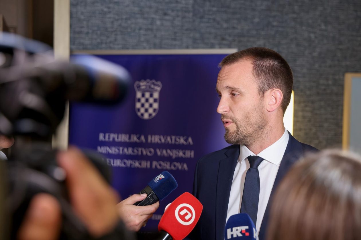 Panel na temu Krešimira Ćosića, sportaš i diplomat Panel na temu Krešimira Ćosića, sportaš i diplomat