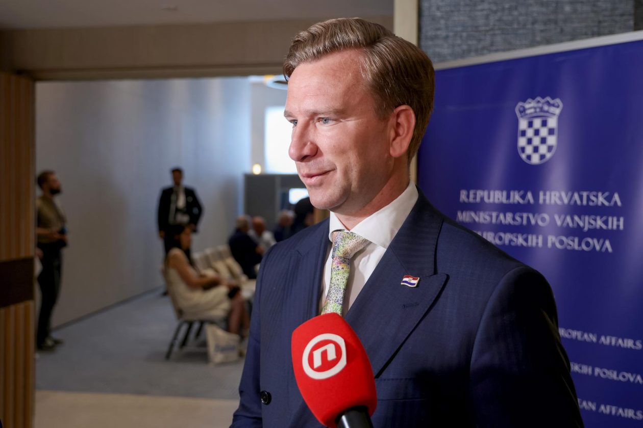 Panel na temu Krešimira Ćosića, sportaš i diplomat Panel na temu Krešimira Ćosića, sportaš i diplomat