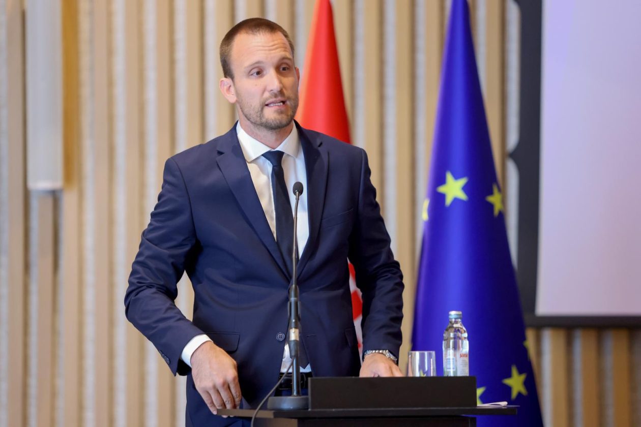 Panel na temu Krešimira Ćosića, sportaš i diplomat Panel na temu Krešimira Ćosića, sportaš i diplomat