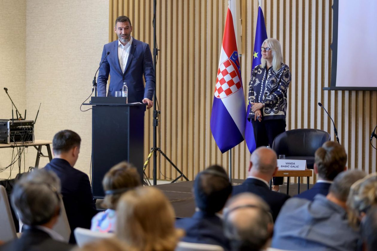 Panel na temu Krešimira Ćosića, sportaš i diplomat Panel na temu Krešimira Ćosića, sportaš i diplomat