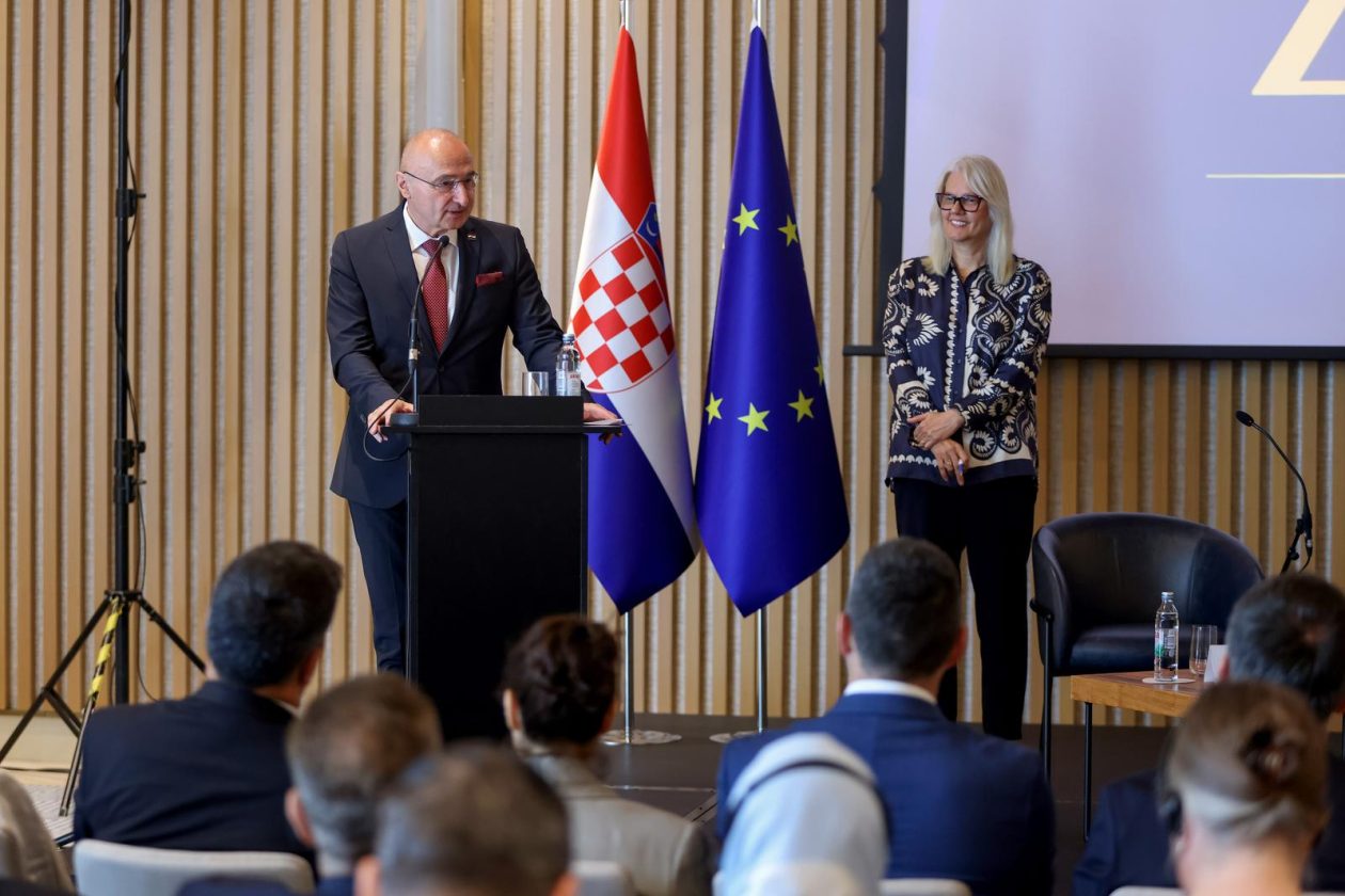 Panel na temu Krešimira Ćosića, sportaš i diplomat Panel na temu Krešimira Ćosića, sportaš i diplomat