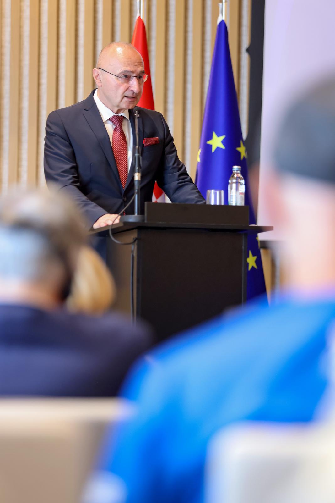 Panel na temu Krešimira Ćosića, sportaš i diplomat Panel na temu Krešimira Ćosića, sportaš i diplomat