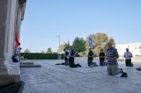 Zadar: Molitelji ispred crkve Sv. Marije Zadar: Molitelji ispred crkve Sv. Marije