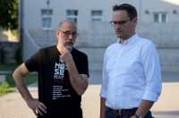 Benkovac: Organizatori benkovačkog festivala “Nosi se” koji je odgođen nakon prosvjeda branitelja održali mirni prosvjed Benkovac: Organizatori benkovačkog festivala “Nosi se” koji je odgođen nakon prosvjeda branitelja održali mirni prosvjed