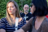 Benkovac: Organizatori benkovačkog festivala “Nosi se” koji je odgođen nakon prosvjeda branitelja održali mirni prosvjed Benkovac: Organizatori benkovačkog festivala “Nosi se” koji je odgođen nakon prosvjeda branitelja održali mirni prosvjed