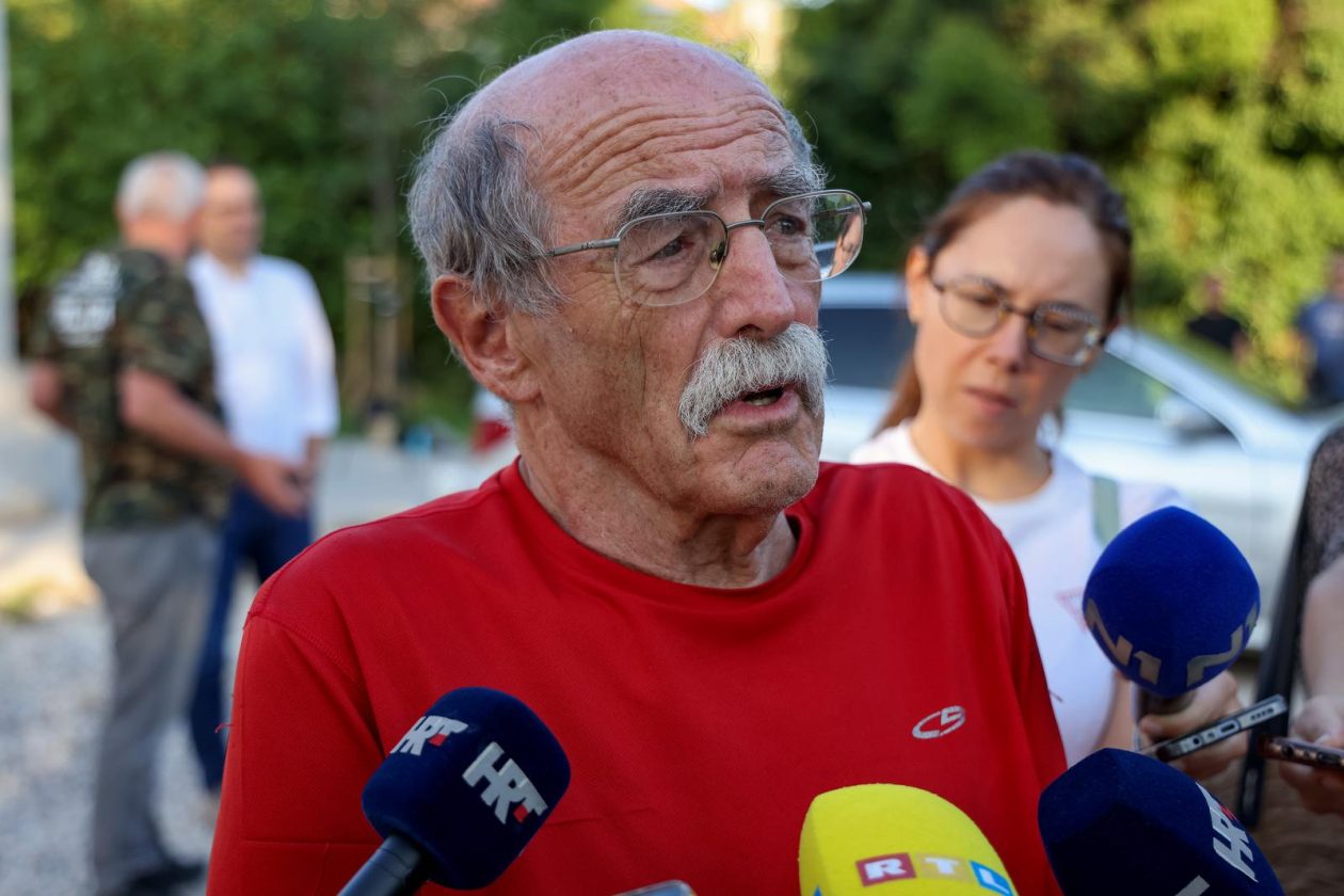 Benkovac: Organizatori benkovačkog festivala “Nosi se” koji je odgođen nakon prosvjeda branitelja održali mirni prosvjed Benkovac: Organizatori benkovačkog festivala “Nosi se” koji je odgođen nakon prosvjeda branitelja održali mirni prosvjed