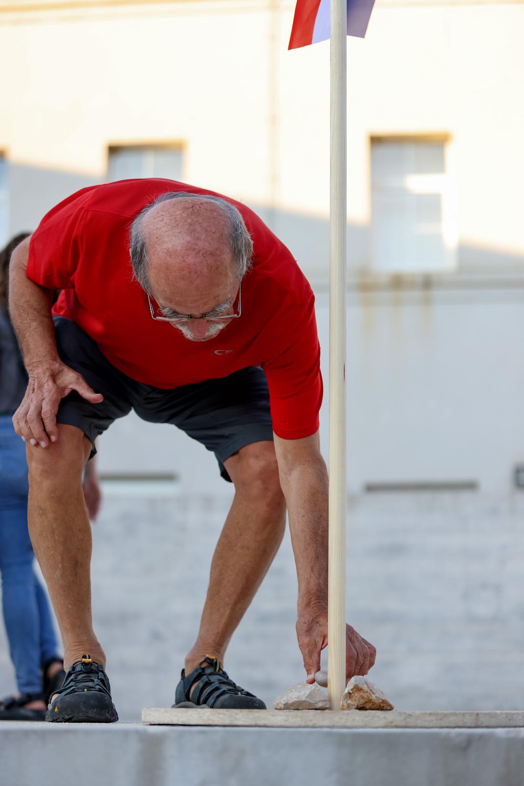 Benkovac: Organizatori benkovačkog festivala “Nosi se” koji je odgođen nakon prosvjeda branitelja održali mirni prosvjed Benkovac: Organizatori benkovačkog festivala “Nosi se” koji je odgođen nakon prosvjeda branitelja održali mirni prosvjed