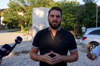 Benkovac: Organizatori benkovačkog festivala “Nosi se” koji je odgođen nakon prosvjeda branitelja održali mirni prosvjed Benkovac: Organizatori benkovačkog festivala “Nosi se” koji je odgođen nakon prosvjeda branitelja održali mirni prosvjed