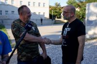 Benkovac: Organizatori benkovačkog festivala “Nosi se” koji je odgođen nakon prosvjeda branitelja održali mirni prosvjed Benkovac: Organizatori benkovačkog festivala “Nosi se” koji je odgođen nakon prosvjeda branitelja održali mirni prosvjed