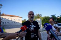 Benkovac: Organizatori benkovačkog festivala “Nosi se” koji je odgođen nakon prosvjeda branitelja održali mirni prosvjed Benkovac: Organizatori benkovačkog festivala “Nosi se” koji je odgođen nakon prosvjeda branitelja održali mirni prosvjed