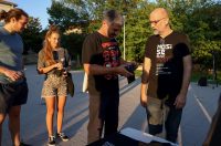 Benkovac: Organizatori benkovačkog festivala “Nosi se” koji je odgođen nakon prosvjeda branitelja održali mirni prosvjed Benkovac: Organizatori benkovačkog festivala “Nosi se” koji je odgođen nakon prosvjeda branitelja održali mirni prosvjed