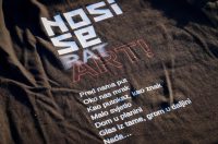 Benkovac: Organizatori benkovačkog festivala “Nosi se” koji je odgođen nakon prosvjeda branitelja održali mirni prosvjed Benkovac: Organizatori benkovačkog festivala “Nosi se” koji je odgođen nakon prosvjeda branitelja održali mirni prosvjed