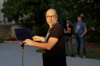 Benkovac: Organizatori benkovačkog festivala “Nosi se” koji je odgođen nakon prosvjeda branitelja održali mirni prosvjed Benkovac: Organizatori benkovačkog festivala “Nosi se” koji je odgođen nakon prosvjeda branitelja održali mirni prosvjed