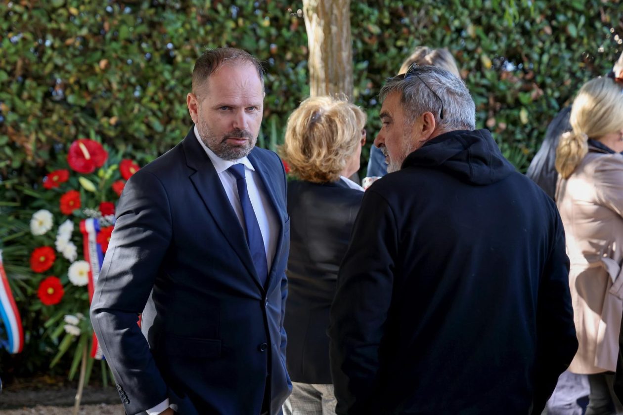 Polaganje vijenaca povodom Dana obrane grada