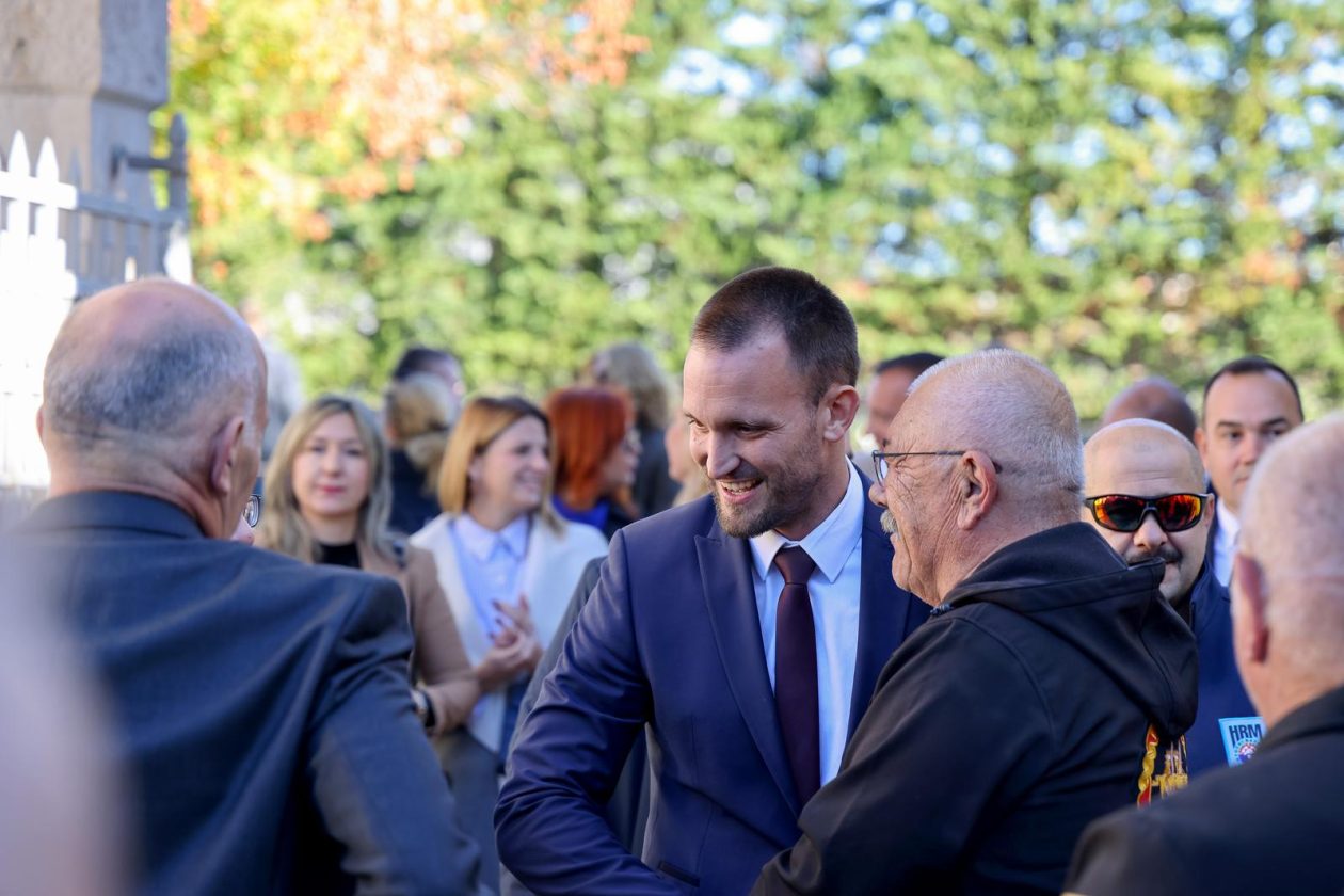 Polaganje vijenaca povodom Dana obrane grada